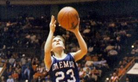Amy King playing for Daemen College.