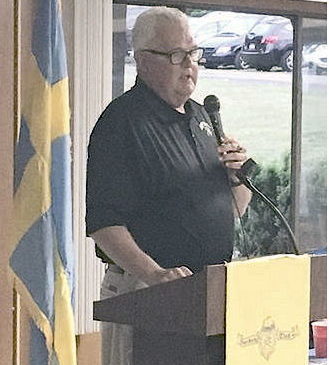 Chuck Crist addresses a gathering of the Norden Club.