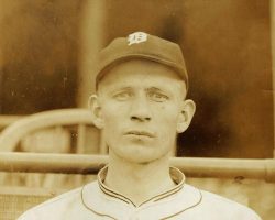 Howard Ehmke with Detroit Tigers. Photo courtesy of the Silver Creek Historical Center. Howard Ehmke with Detroit Tigers.