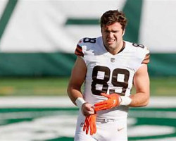 Stephen Carlson playing for Cleveland Browns. Stephen Carlson playing for Cleveland Browns.