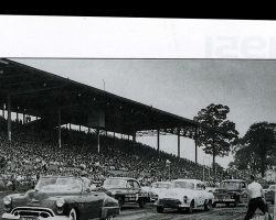 Rexford in Buesink's #60 1951 Olds (white car) on the pole at
Canfield, OH, May 30, 1951. Next to Bill in the #91 is Tim Flock. Tim and his brothers Bob and Fonty were known as the Fabulous Flocks. Tim became NASCAR Grand National champion in 1952 and repeated in '55. Rexford in Buesink's #60 1951 Olds (white car) on the pole at Canfield, OH, May 30, 1951.