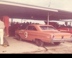 Buesink's 1964 ARCA car driven by Mike Klapak
in garage at Daytona. Buesink's 1964 ARCA car driven by Mike Klapak in garage at Daytona.