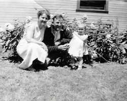 Billy Webb, center. Billy Webb, center.