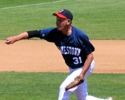 Al Muck delivers a pitch. Al Muck delivers a pitch.