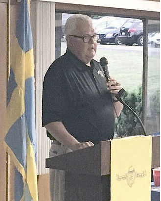 Chuck Crist addresses a gathering of the Norden Club.