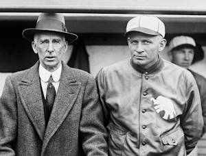 Howard Ehmke on right