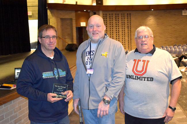 Bruce Johnson receives the “Be the Change” award. 