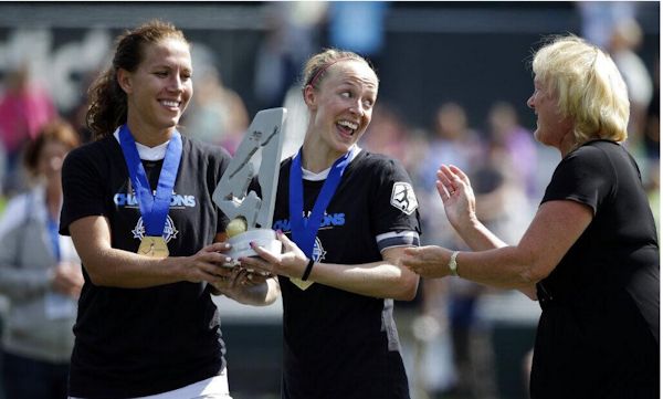 Cheryl Bailey, right, with FC Kansas City’s Lauren Holiday, left, and Kassey Kallman.