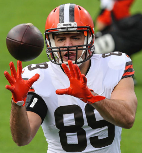Stephen Carlson catches a pass.