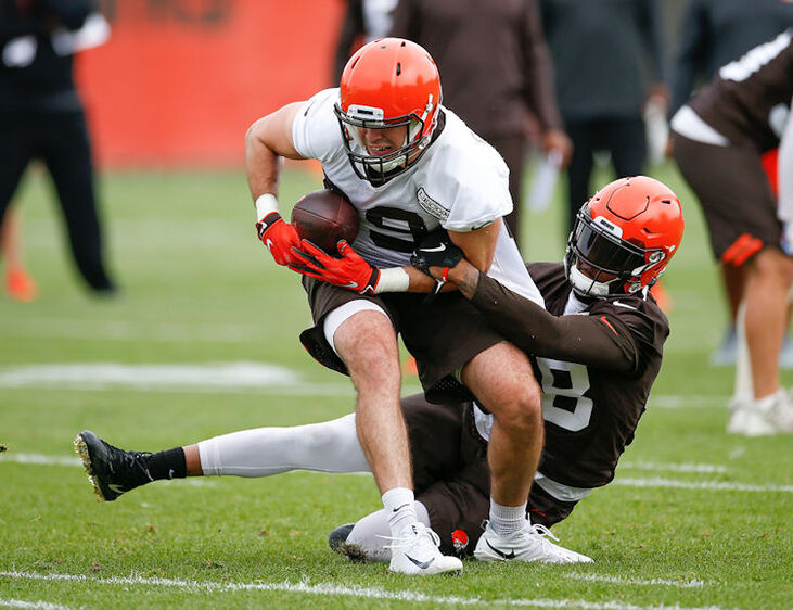 Cleveland Browns tight end and Jamestown native Stephen Carlson catches a pass against linebacker Christian Kirksey .