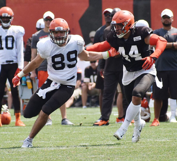 Cleveland Browns tight end Stephen Carlson goes out for a pass.