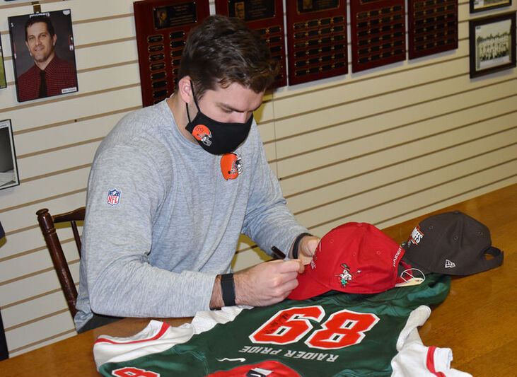 Cleveland Browns tight end Stephen Carlson.