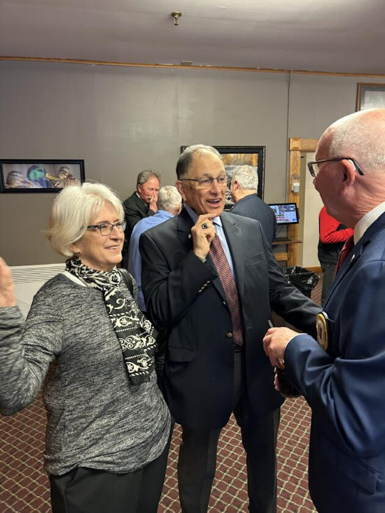 Amy and Fran Sirianni chat with Randy Anderson.