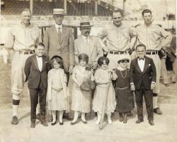 Howard Ehmke on left in back row stands next to Connie Mack in publicity photo.
