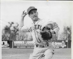 John O'Neil with the Seattle Raniers, 1947.