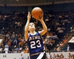 Amy King playing for Daemen College.