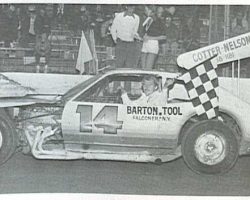 Dick Barton, 1977.