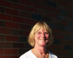 Linda Erickson, granddaughter of inductee Swat Erickson.