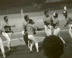 On his way to dugout, Dave Criscione shakes hand with Jim Palmer (Baseball Hall of Fame). Pat Kelly and batboy are behind
Dave. The next two players are Eliott Maddox and Tippy Martinez, the winning pitcher. Waiting are Rudy May,
Tom Shopay and Eddie Murray (Baseball Hall of Fame). July 25, 1977. On his way to dugout, Dave Criscione shakes hand with Jim Palmer. July 25, 1977.