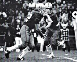 Bob Barlette, #42 running for Syracuse University. Bob Barlette, #42 running for Syracuse University.
