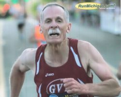 Doc Rappole running 2015 road mile in Flint, Michigan.